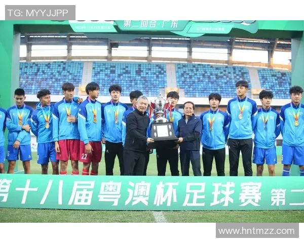 深圳足球队以72分稳居邀请赛积分榜首位竞争激烈引人关注 深圳足球队以72分稳居邀请赛积分榜首位竞争激烈引人关注