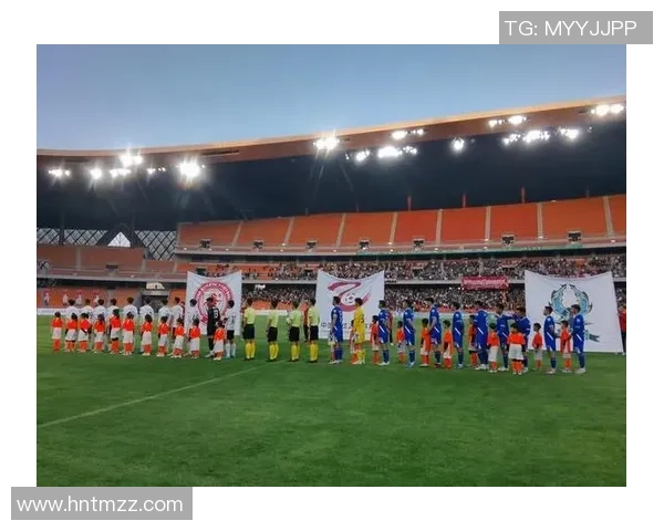 街头偶遇足球明星瞬间捕捉与球迷互动的温馨时刻 街头偶遇足球明星瞬间捕捉与球迷互动的温馨时刻